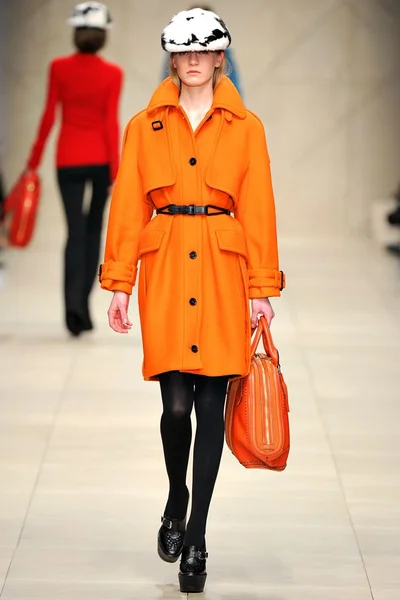 Look 10